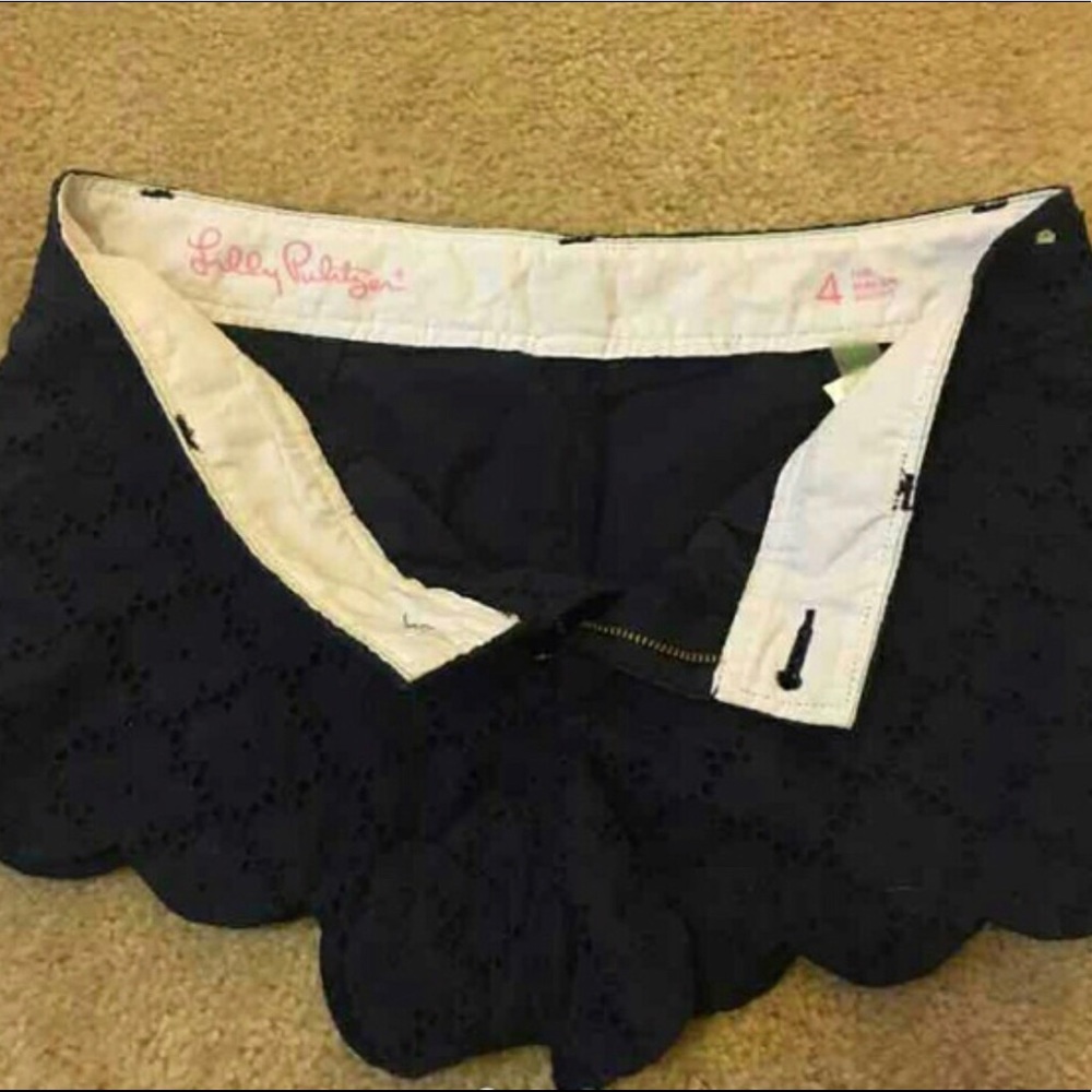 ❗️ SOLD ❗️ Lilly Pulitzer Navy Blue Scallop Shorts